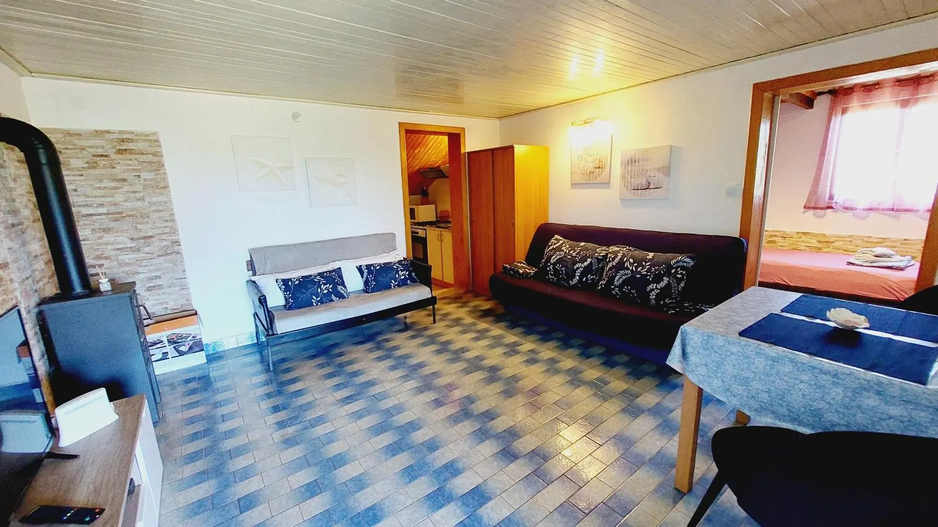 Holiday House Πούλα