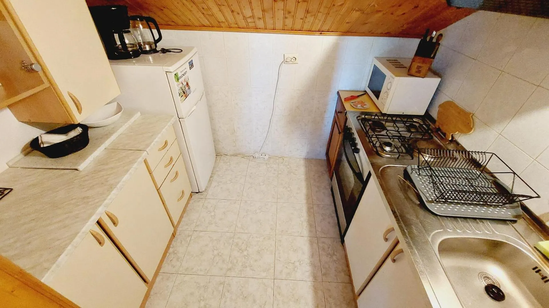 Holiday House Πούλα 0*,