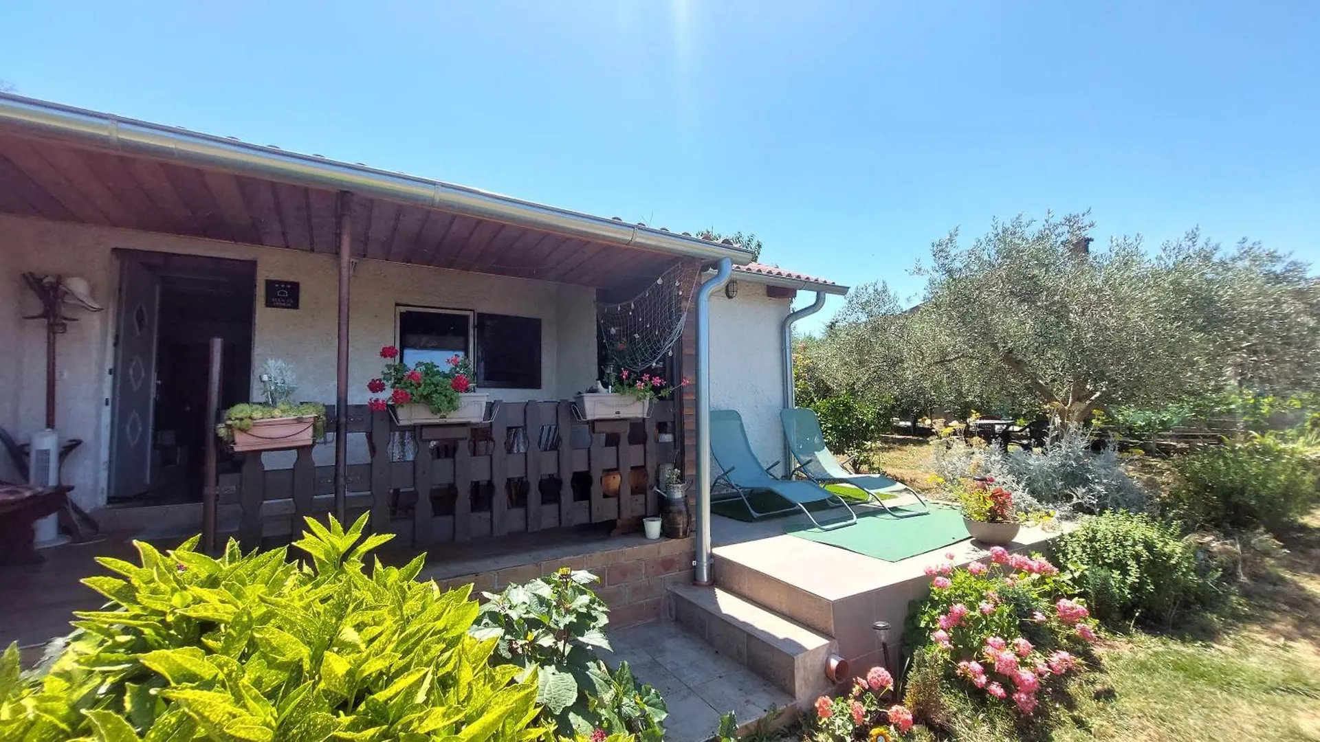 Holiday House Πούλα
