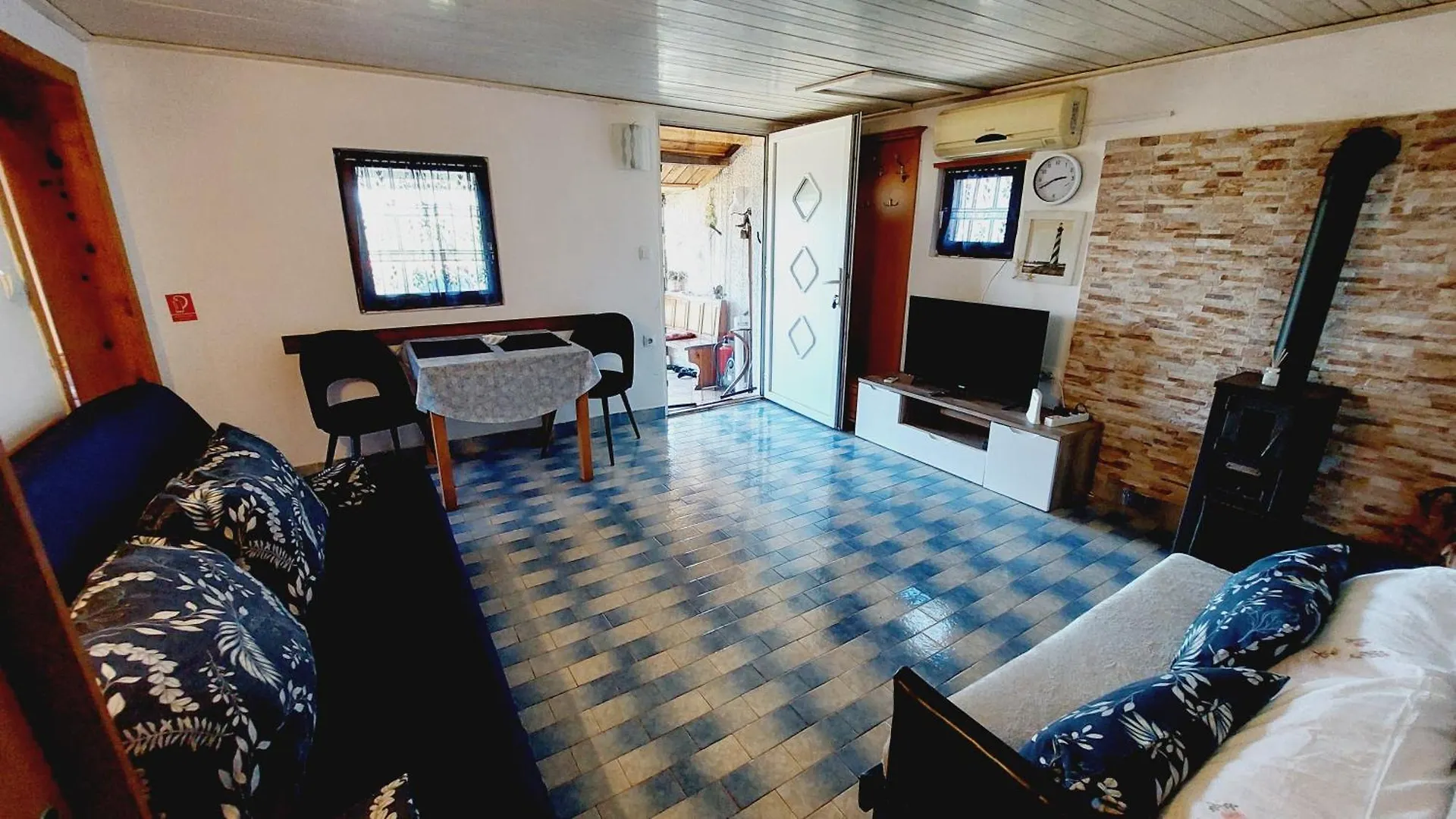 펜션 Holiday House 풀라