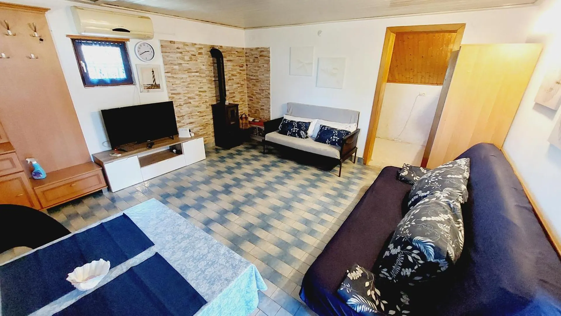 Holiday House Πούλα